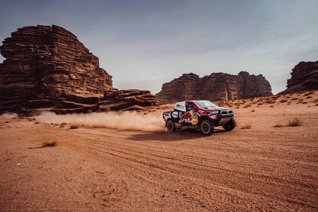 Trzecie zwycięstwo Al-Rajhi i siódme Toyoty - dominacja Hiluxów na 10. etapie Rajdu Dakar 2021. Dobra jazda Kuby Przygońskiego